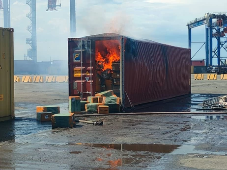 Росія вдарила балістикою по одеському порту, загинула людина