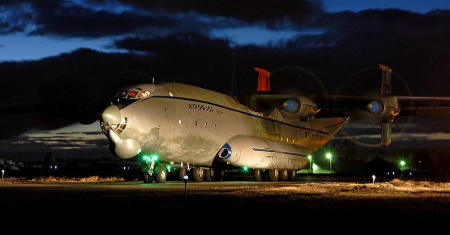 В Твери дроны атаковали военный аэродром, россияне эвакуируют самолеты