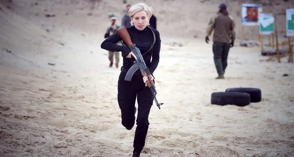 Верещук взяла в руки автомат и за день прошла курс 