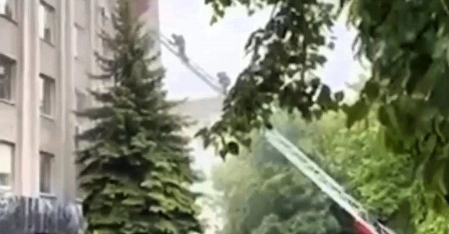 У Вінниці горить будівля ТЦК, - соцмережі