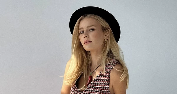 Актриса Катерина Кузнєцова опинилася в епіцентрі обстрілу та показала пошкоджений будинок батьків