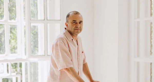 Віктор Павлік показав рідкісний знімок із сестрою з дитинства та звернувся до неї