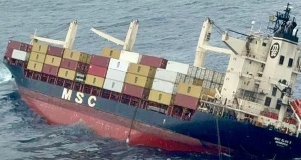 У берегов Индии затонуло контейнерное судно, среди спасенных - украинцы