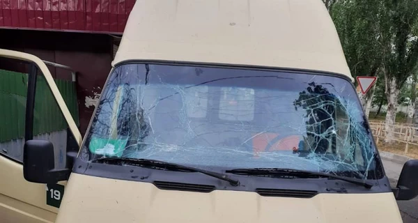 РФ сбросила дрон на авто коммунальщиков, пострадали 6 человек