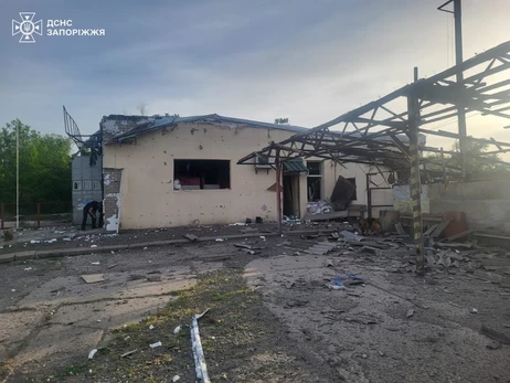 Вночі росіяни обстріляли пожежну частину в Запорізькій області