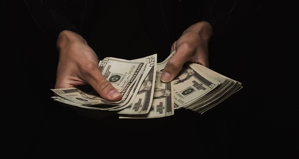 Курс валют на 28 мая: сколько стоят доллар, евро и злотый