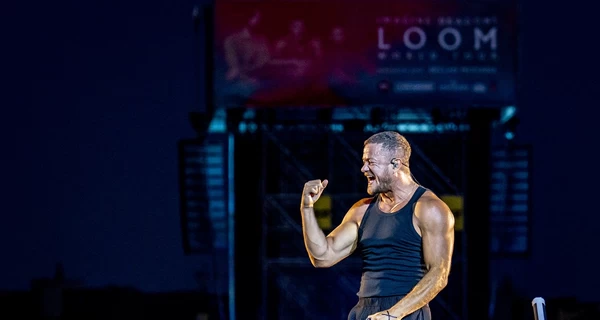 Соліст Imagine Dragons розгорнув на концерті в Італії прапор України