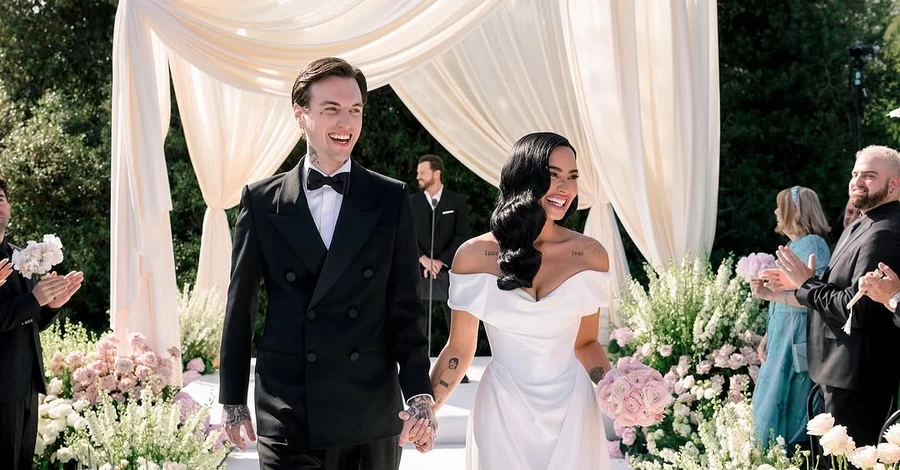 135 гостей та три сукні: Демі Ловато показала знімки з весілля з коханим