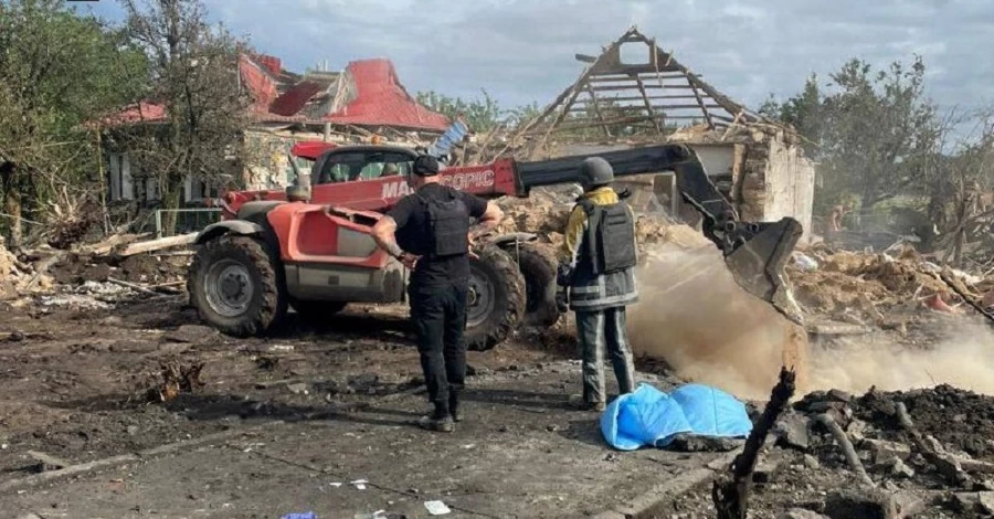 Россияне сбросили пять КАБов на село в Запорожской области, два человека погибли (ОБНОВЛЕНО)