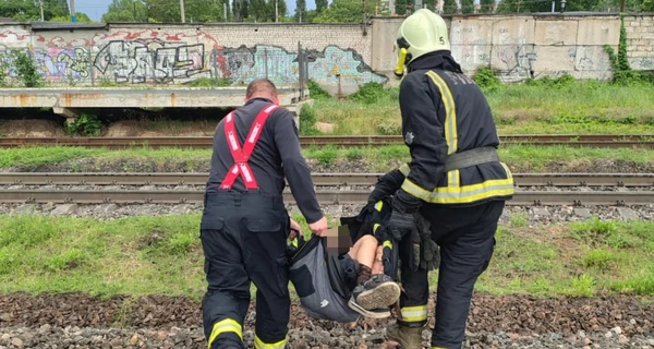 В Одессе 10-летний мальчик получил тяжелые ожоги, забравшись на крышу поезда