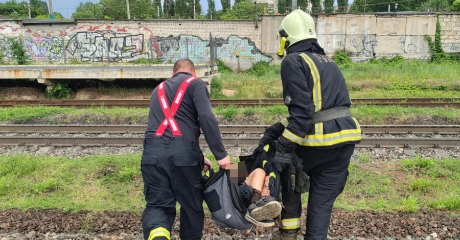 В Одессе 10-летний мальчик получил тяжелые ожоги, забравшись на крышу поезда