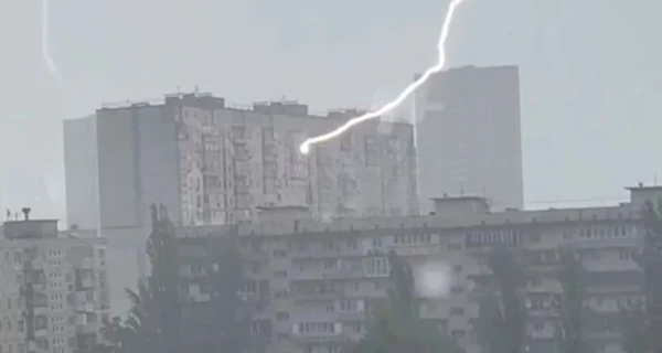 У Києві в багатоповерхівку влучила блискавка - область накрила сильна гроза з градом