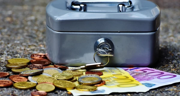 Курс валют на 30 мая: сколько стоят доллар, евро и злотый