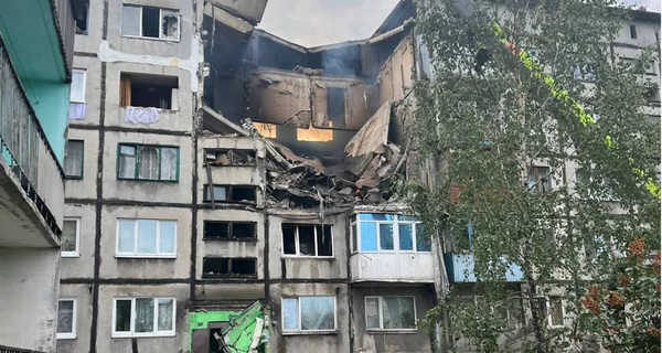 Россияне ударили беспилотником по пятиэтажке в Донецкой области, есть раненые