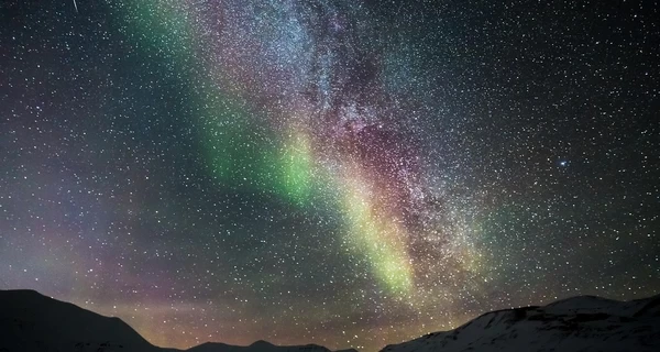 В небе над Сумской областью заметили полярное сияние