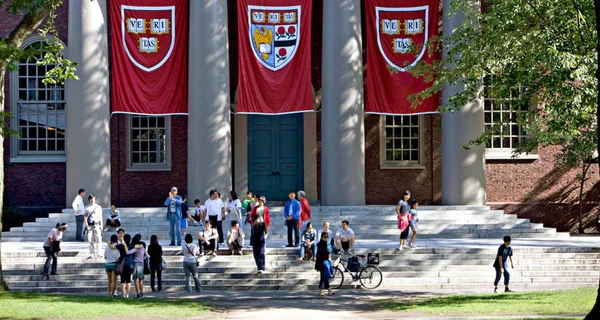 Чим Гарвард не догодив Трампу: і до чого тут «єдинороги», китайські уйгури та виправлений лист