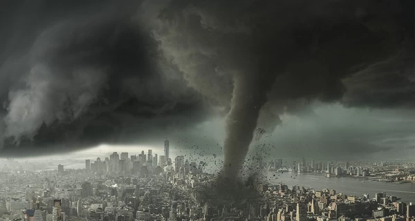 В центре Чернигова над многоэтажками пронесся смерч