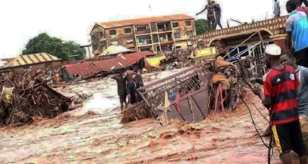 В результате масштабного наводнения в Нигерии уже погибли по меньшей мере 110 человек