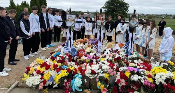 Последний звонок ученики лицея из Коростышева провели на кладбище - возле одноклассника, убитого российской ракетой