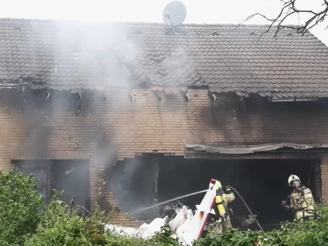 В Германии самолет упал на жилой дом, среди людей есть жертвы