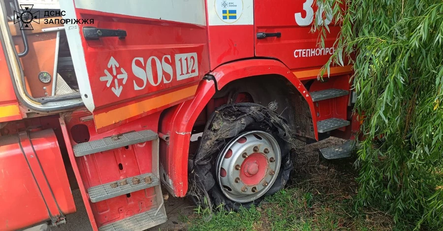 У Запорізькій області росіяни обстріляли пожежну частину - чотирьох рятувальників поранено