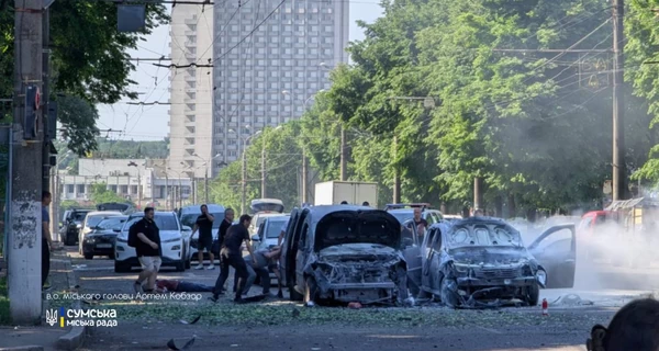 Россия ударила по центру Сум, есть погибшие, среди раненых дети 