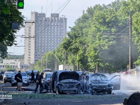 Россия ударила по центру Сум, есть погибшие, среди раненых дети 