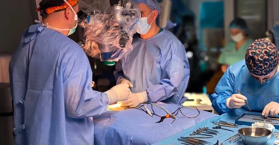 У Львові прооперували немовля, яке народилося з пухлиною мозку