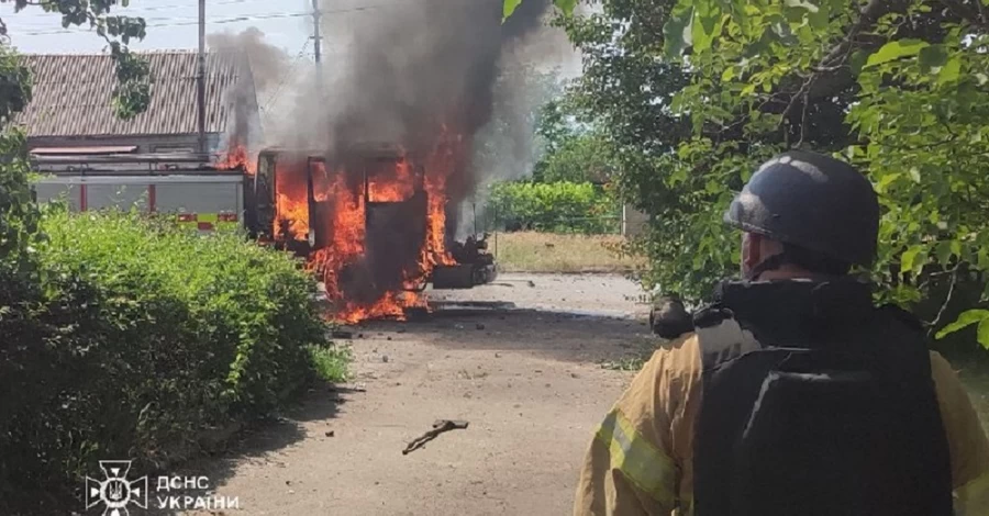 Россияне обстреляли автомобиль спасателей в Запорожье