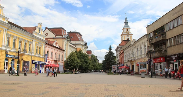 Влітку – у Берегове: закарпатський Лувр, гарячі джерела та старовинні виноробні і горбатий міст