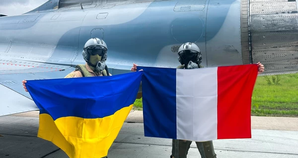 Истребители Mirage 2000 пролетели над Черным морем, 