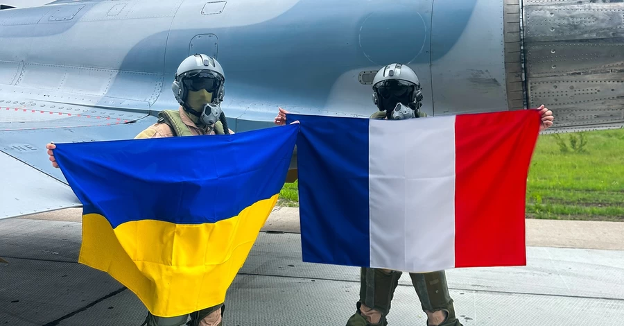 Винищувачі Mirage 2000 пролетіли над Чорним морем, 