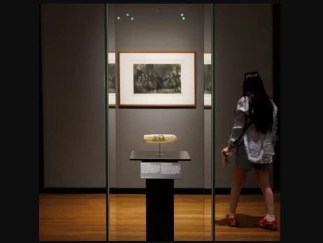 Музей в Амстердаме выставил 200-летний презерватив с картинкой, это вызвало аншлаг