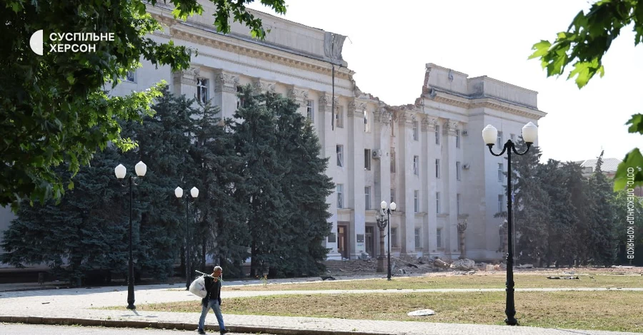 Російський КАБ влучив у Херсонську ОВА - зруйновано частину даху, є постраждалі