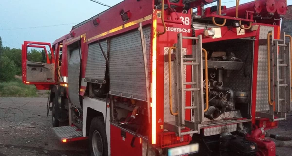 Пожарные в Славянске попали под повторный обстрел - есть раненый