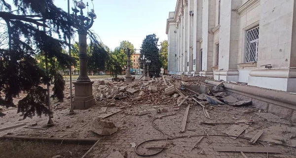 Зеленский отреагировал на удар РФ по зданию Херсонской ОГА: 