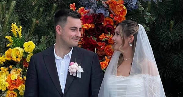 Телеведучий Фіма Константиновський показав зворушливі кадри з весілля з коханою
