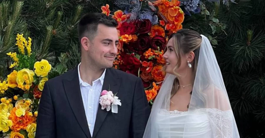 Телеведучий Фіма Константиновський показав зворушливі кадри з весілля з коханою