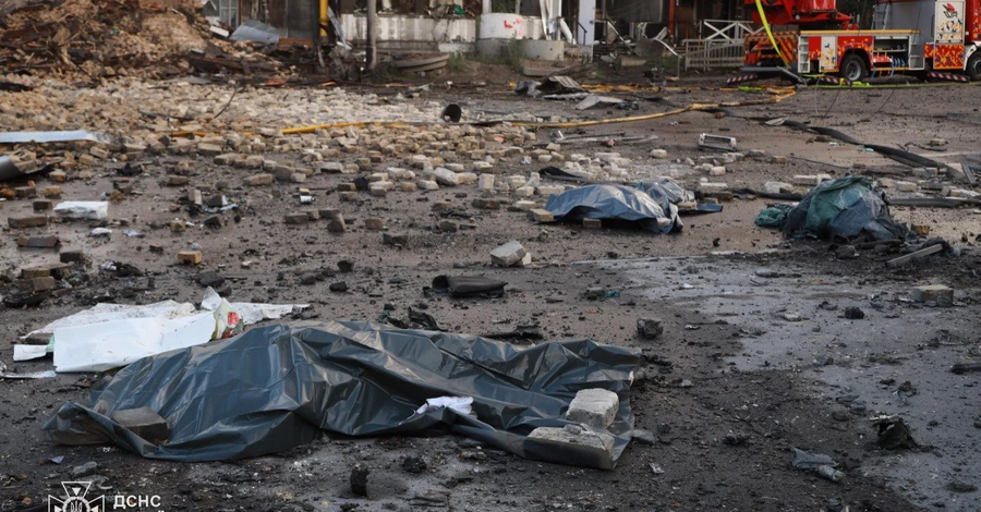 Постраждалих від нічних російських атак на Україну рятівників вже 19