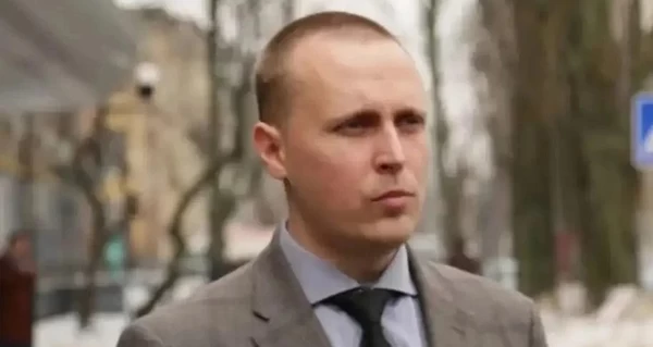 Руководитель подразделения детективов НАБУ и кандидат на директора БЭБ Скомаров скрыл российское гражданство отца, имеющего бизнес в 