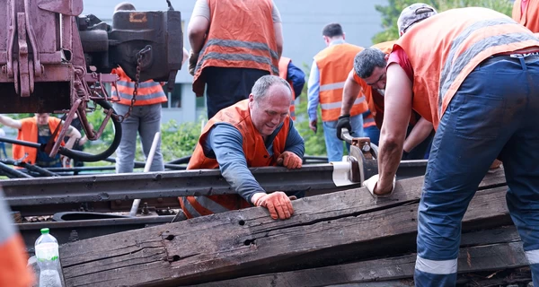 В Киеве досрочно возобновили движение поездов на красной линии метро 