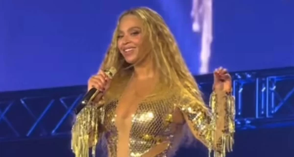 Осталась без штанов: Бейонсе оконфузилась во время концерта в Лондоне