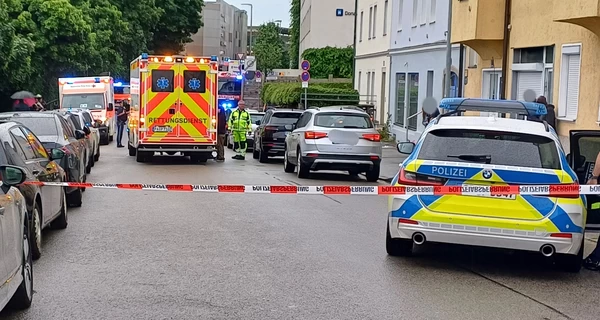 В Германии мужчина въехал в толпу людей, среди пострадавших - его жена и дочь 