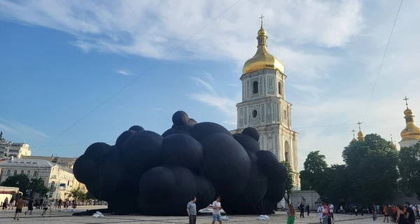 В центре Киева показали инсталляцию, которая поедет на Burning Man 2025