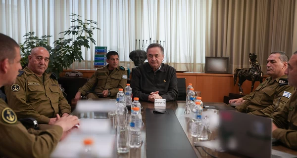 Министр обороны Израиля пообещал остановить плывущий в Газу корабль с Гретой Тунберг