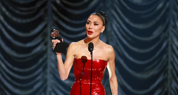 Николь Шерзингер и звезда 