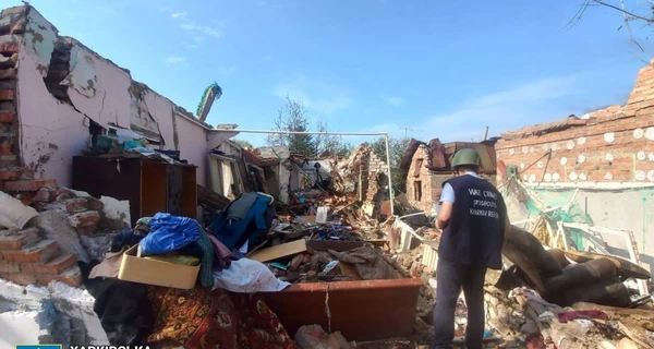 В Харькове второй день тушат пожар на предприятии, под завалами которого могут быть люди  