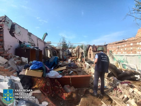 В Харькове второй день тушат пожар на предприятии, под завалами которого могут быть люди  