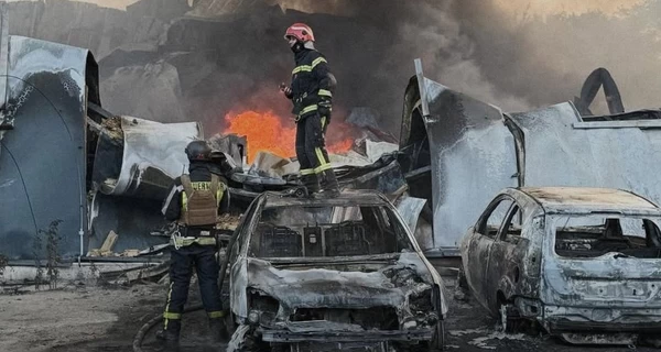 Во время атаки на Киев сгорели три автомобиля фонда Притулы