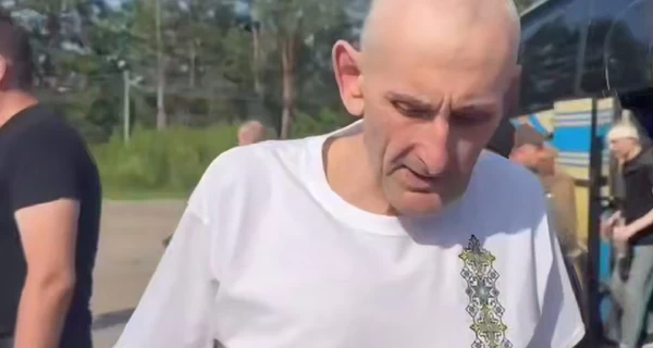 Украинского военного вернули домой из плена РФ в день его рождения